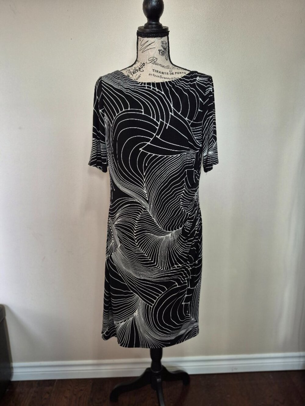 Black/white Swirl Pattern Dress